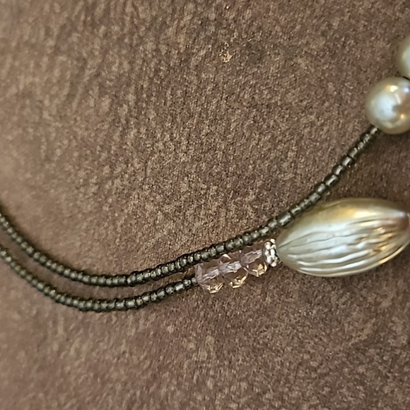 5/$25 Gray and Silver Acrylic Layered Beaded  Necklace Earrings Set - Picture 4 of 4